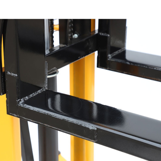 Hydraulic Manual Stacker Narrow Legs 1000 kg  (2204 lbs) + 63" Capacity